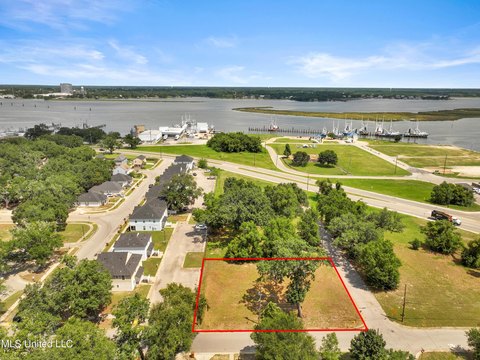Residential Corner Lot in Biloxi