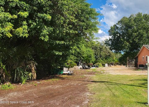 Residential Land in Cocoa, FL