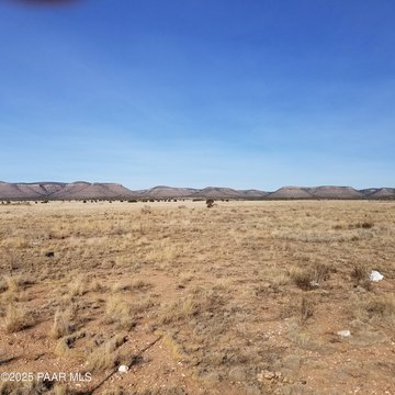 Land in Paulden, Arizona