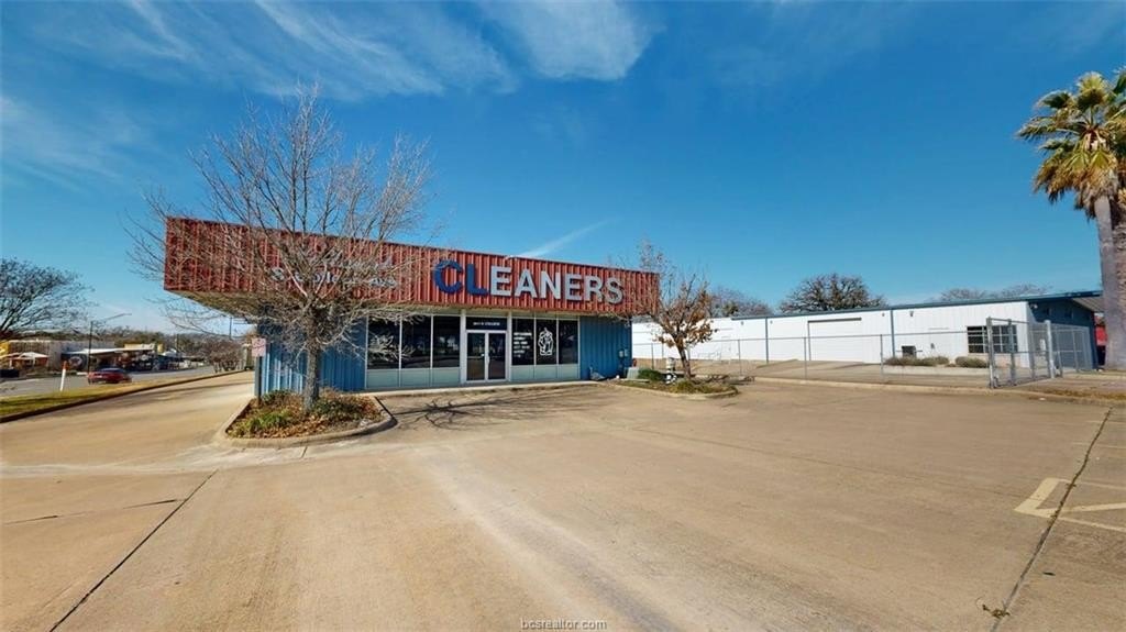 Versatile Office/Warehouse Near Texas A&M