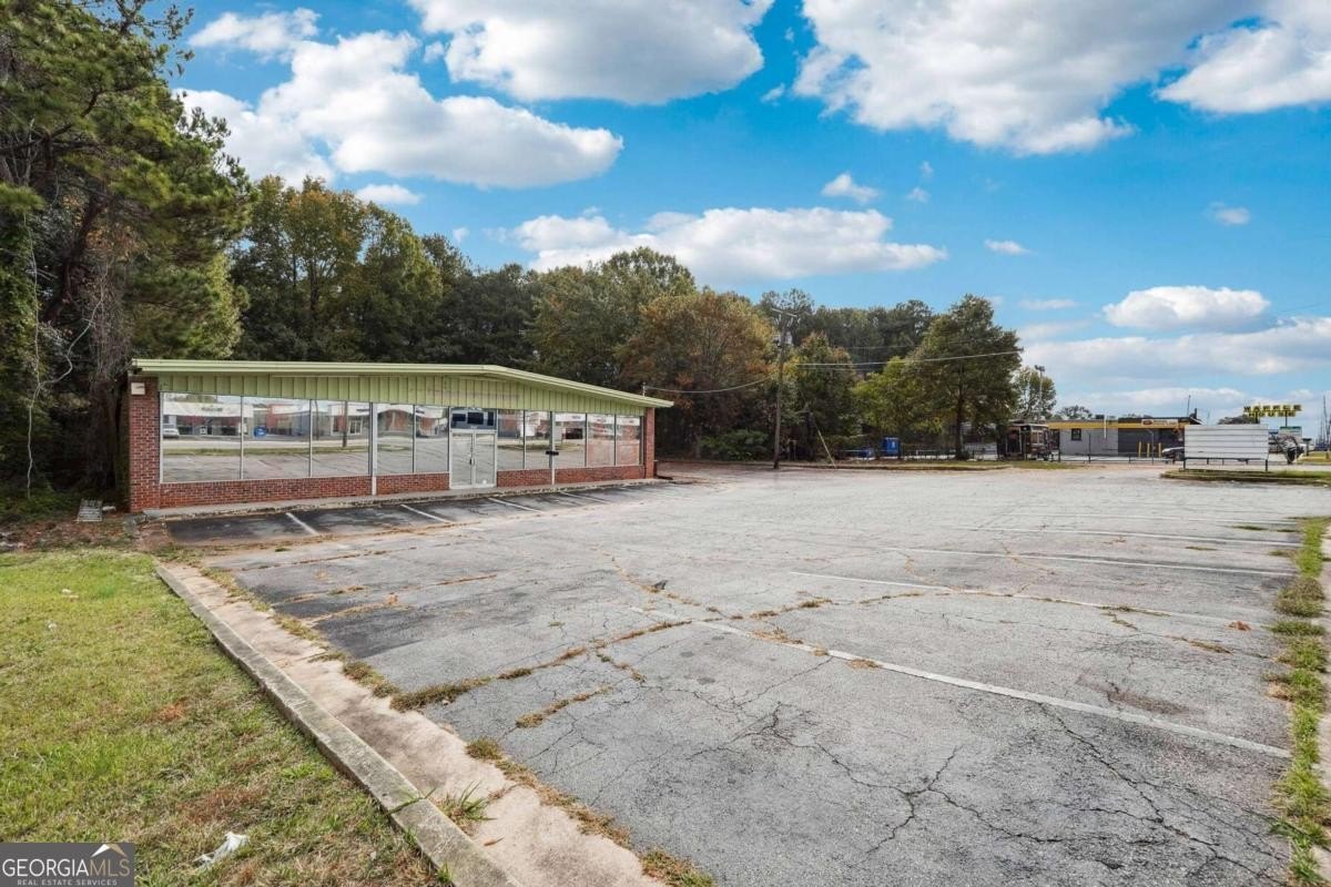 Riverdale Retail Space on Highway