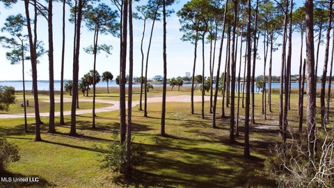 Waterfront Lot in Ascot Pointe