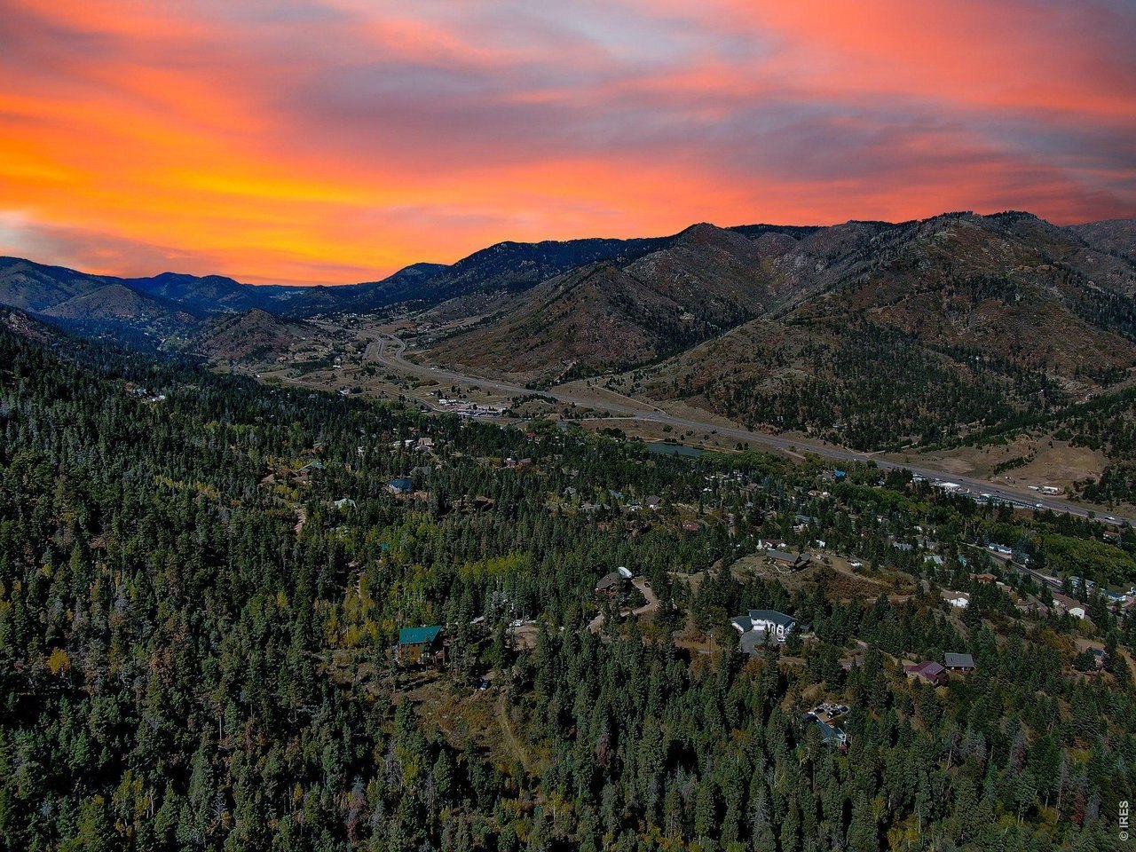 Cascade Land with Mountain Views