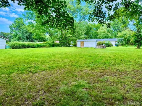 LAND - Houston, MO