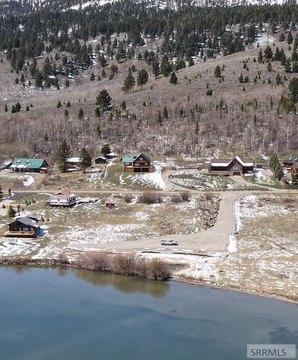 Henry's Lake Waterfront Land