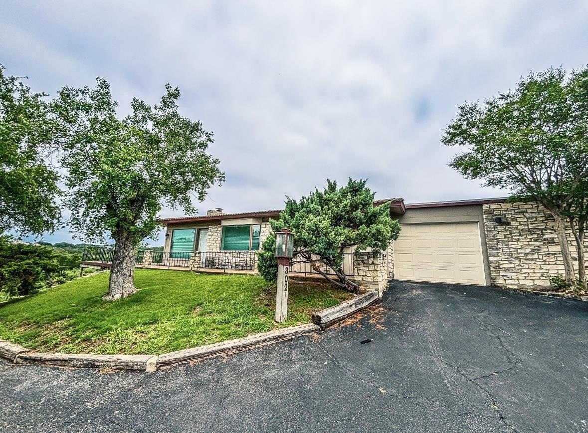 Updated Duplex in Horseshoe Bay
