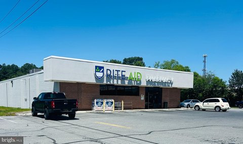 Freestanding Drug Store Building