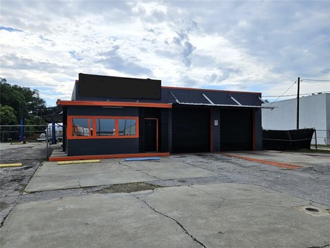 Industrial Flex Building with Overhead Doors