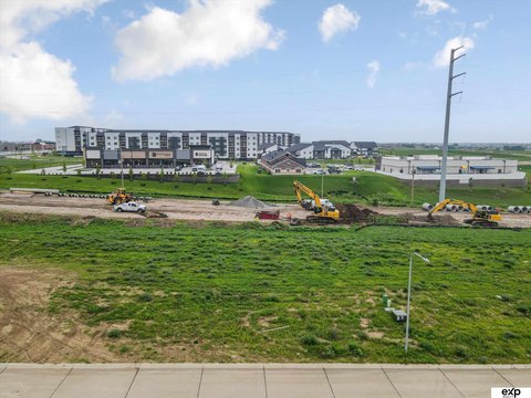 Flat Lot in South Streams