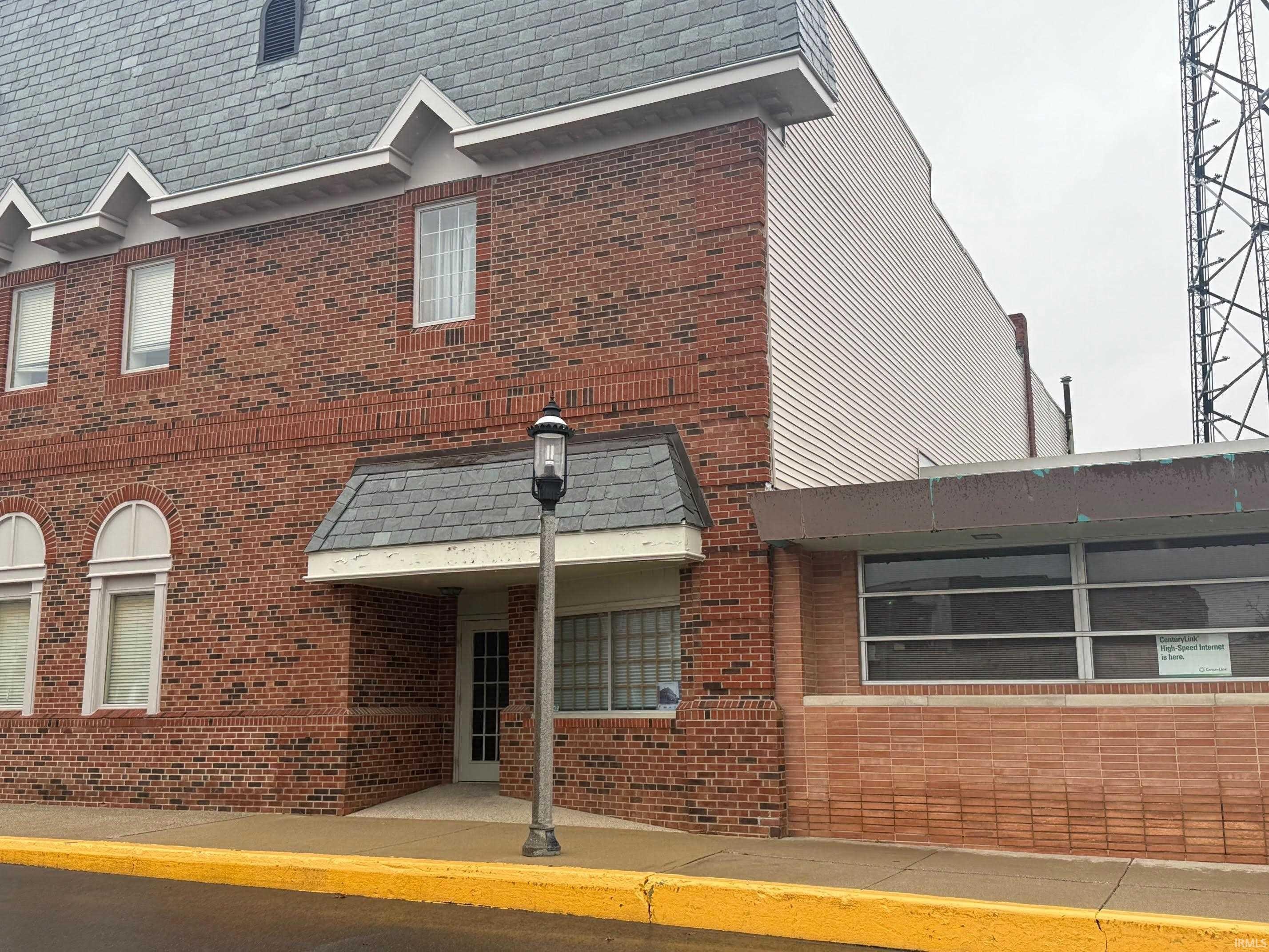 Commercial Building in Flora Center