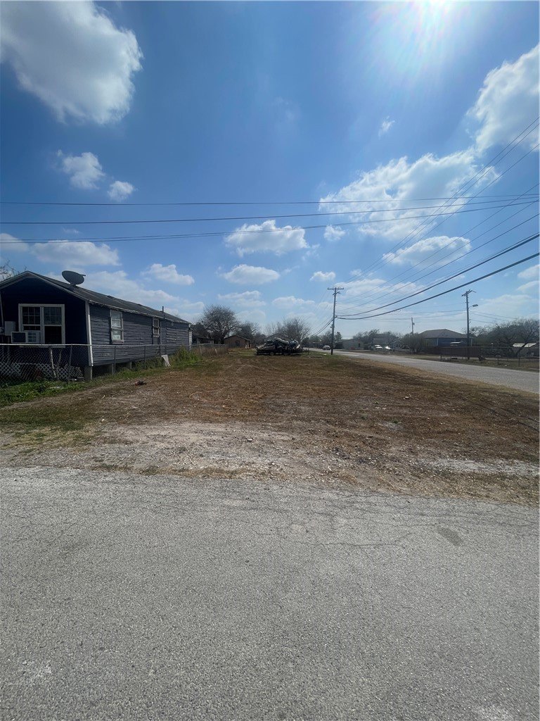 Residential Corner Lot in Robstown