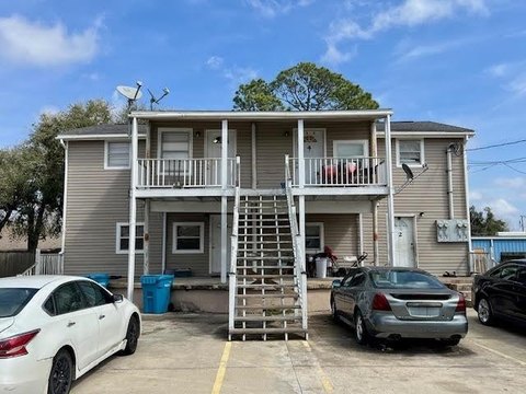 Well-Maintained Fourplex Building