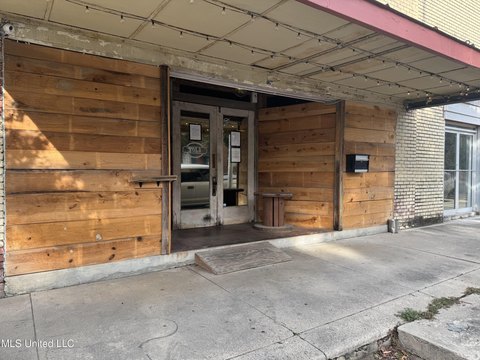 Indianola Commercial Property For Sale