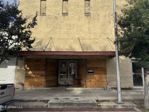 Indianola Commercial Property For Sale