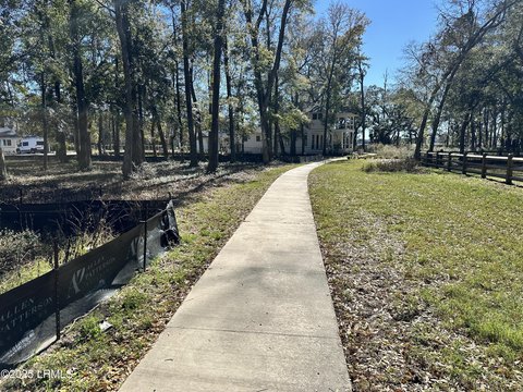 Park Front Lot in Whitehall