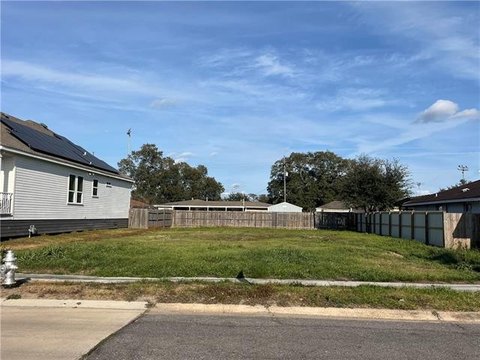 Residential Lot in Pontchartrain Park