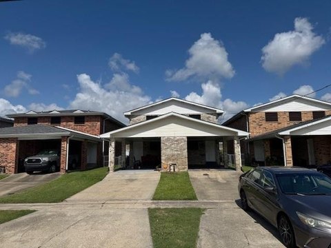 New Orleans Duplex with Carports