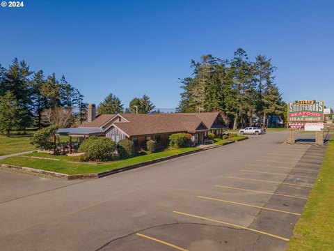 Restaurant and Sports Bar Lounge