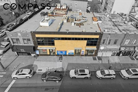 Low-Rise Retail and Medical Building