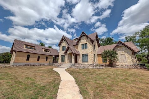 Kerrville Home with Versatile Zoning