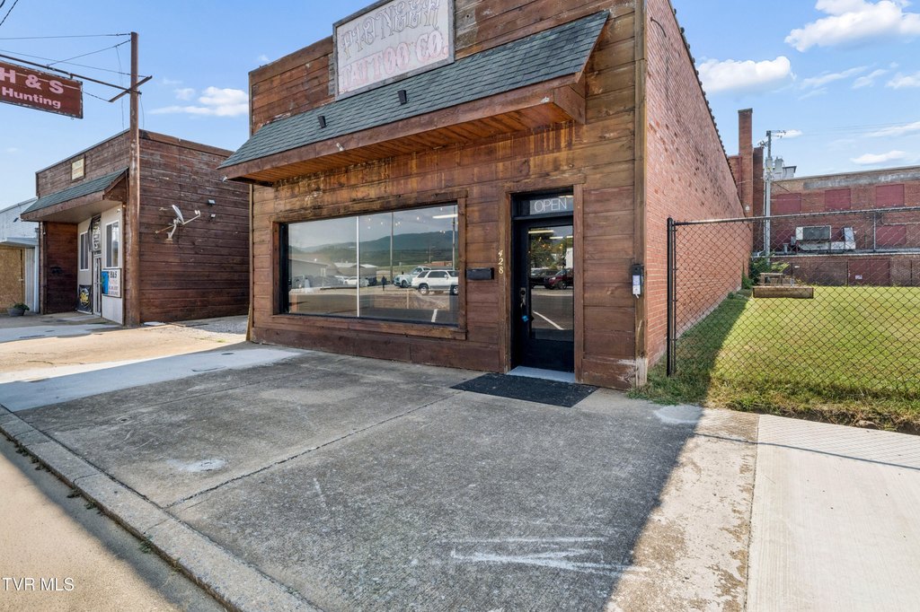 428 E St, Elizabethton, TN 37643