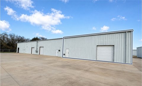 Flex Warehouse Unit with Grade Doors