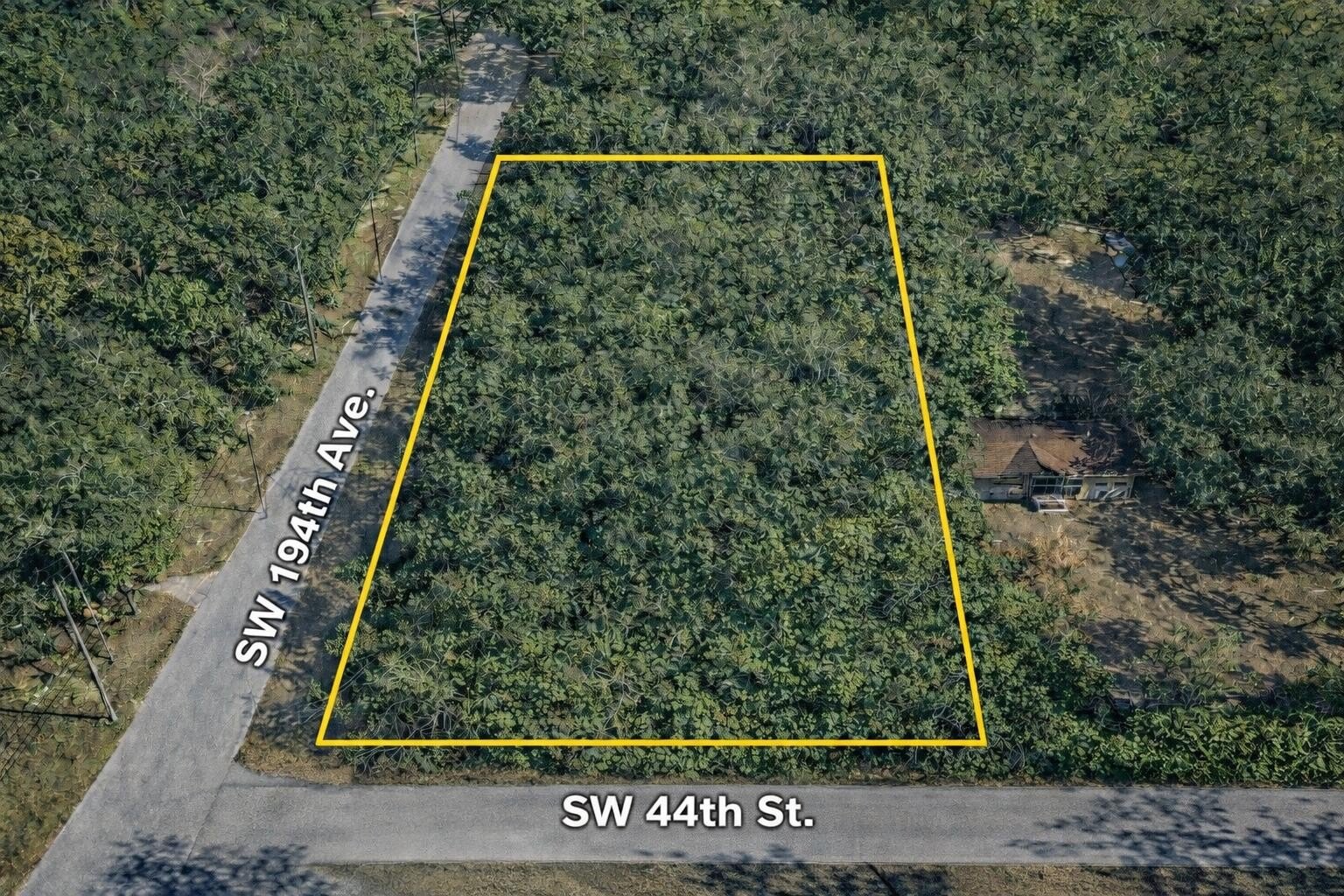 Spacious Corner Lot in Dunnellon