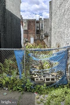 Land, PHILADELPHIA, PA