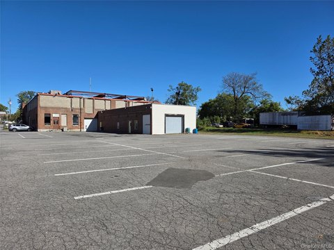 Newburgh Warehouse with Fenced Parking