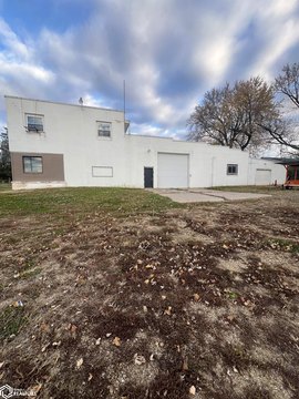 Versatile Commercial Building in Eldora