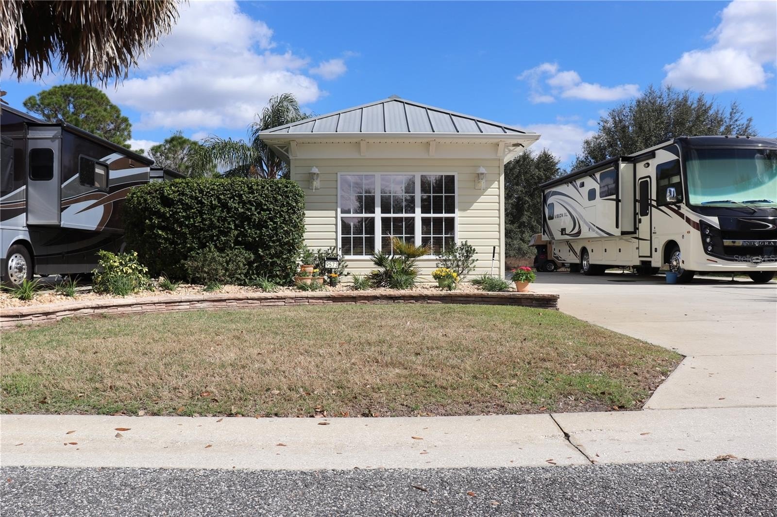 Florida Motor Coach Resort Lot