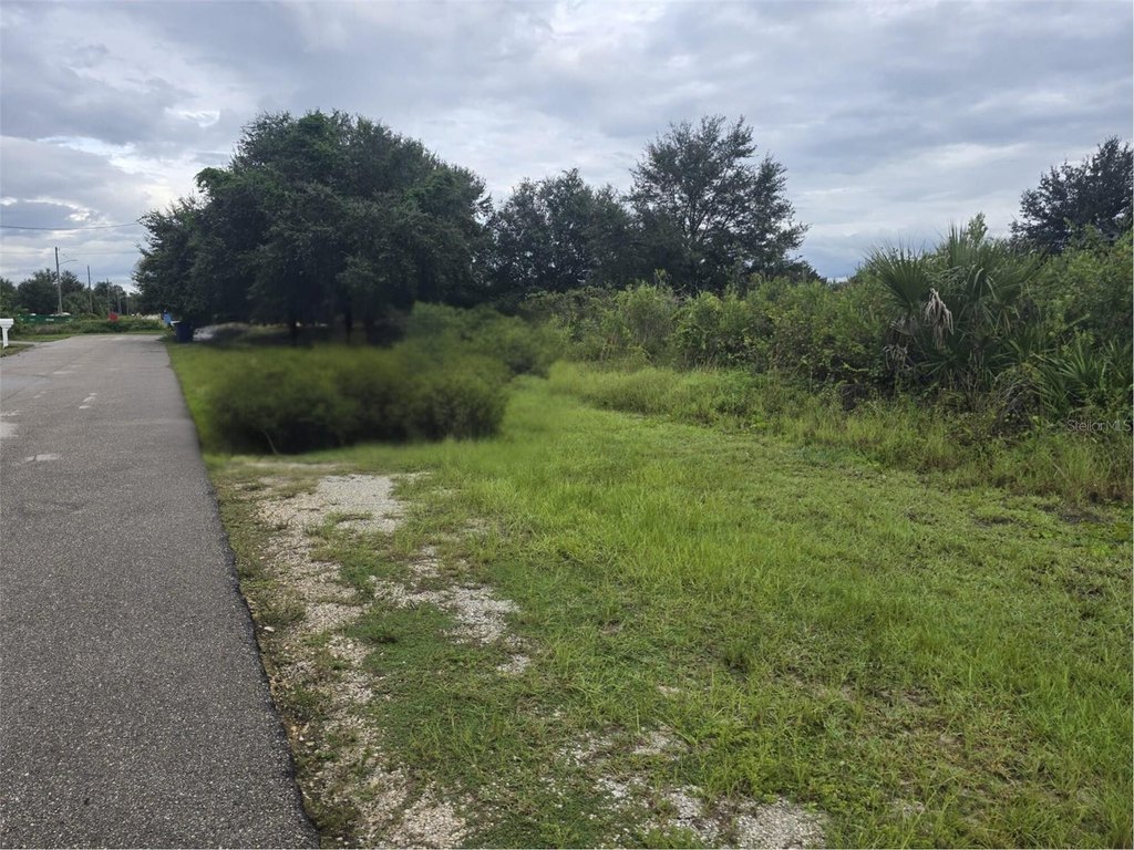 2605 70Th St W, Lehigh Acres, FL 33971