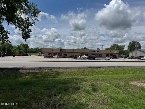 Versatile Commercial Property in Carl Junction