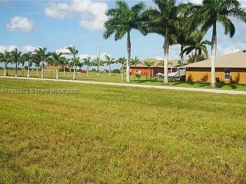 Residential Land in Cape Coral