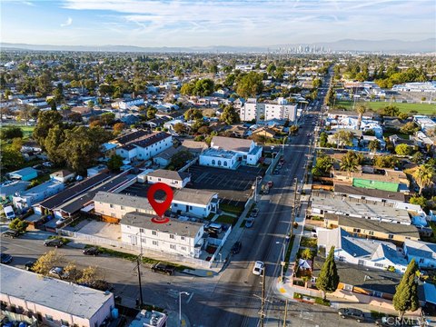 Los Angeles Duplex: Income Potential