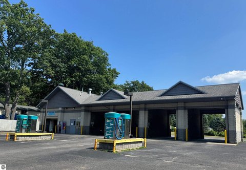 Car Wash with Touchless and Bays