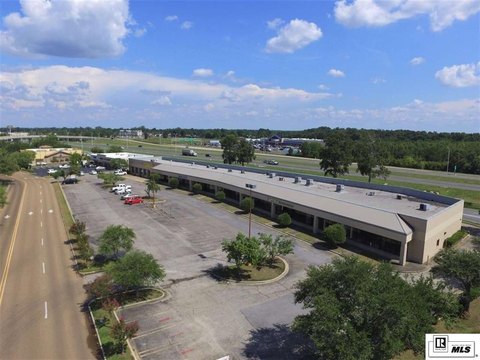 Retail Property with Ample Parking