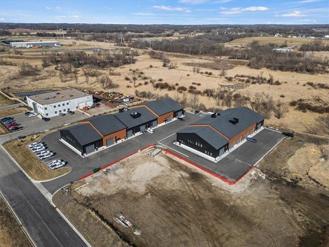 Versatile Commercial Space in Delano