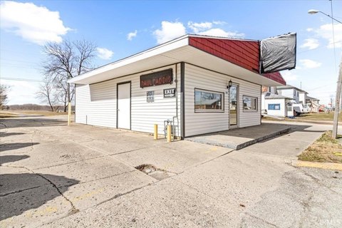 Drive-Through Restaurant Building