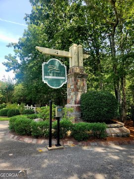 4.7 Acres Homesite in Community