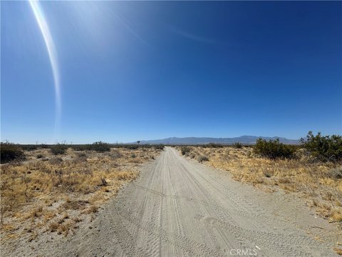 LAND - Phelan, CA