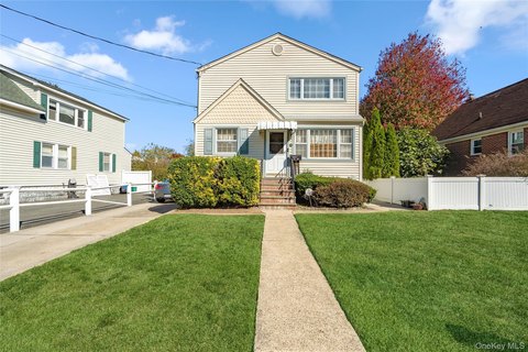 Legal Duplex in Lynbrook