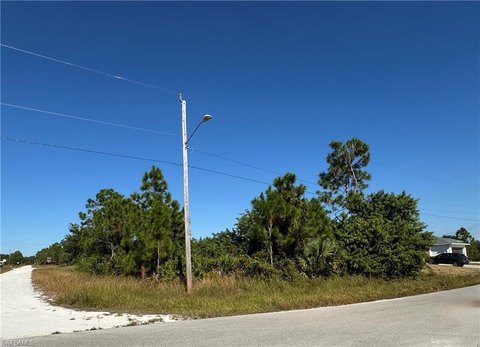 Corner Homesite in Lehigh Acres