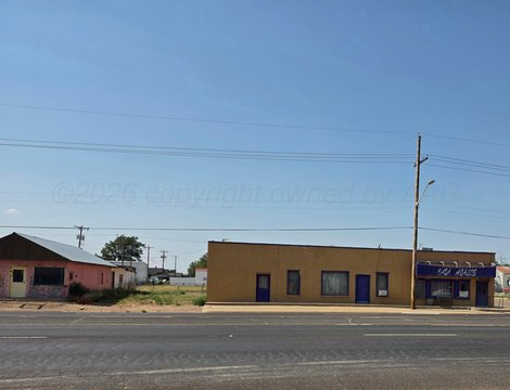 Restaurant Building with Highway Frontage