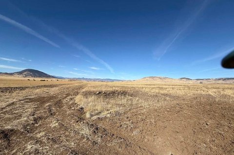 Land, Montague, CA