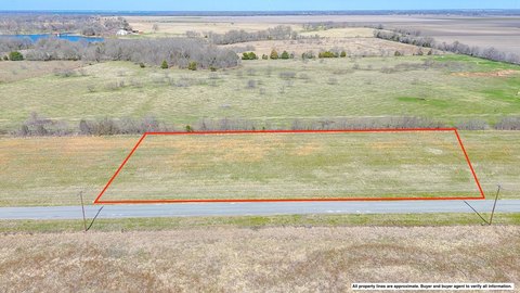 Lake-Adjacent Residential Land Tract