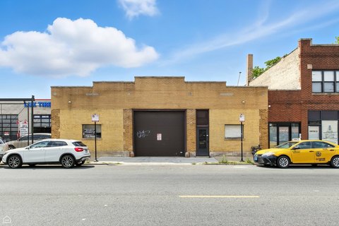 Chicago Warehouse with Overhead Doors