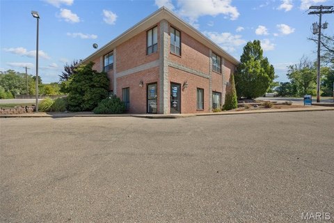 Commercial Building in High-Traffic Location