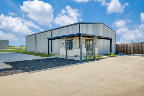 Turnkey Climate-Controlled Flex Facility