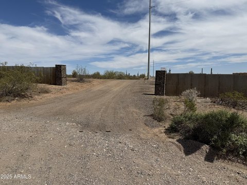 LAND - Morristown, AZ